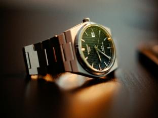 Sélection des plus belles montres à cadrans verts - Unsplash