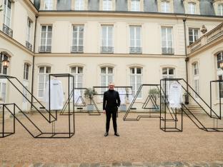 Edouard Vermeulen à Paris, lors de son défilé Natan printemps-été 2024 - Getty Images
