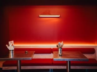 knees to chin etterbeek