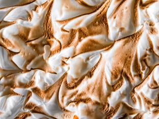 recepten voor desserts, zoals merengue te zien op de foto