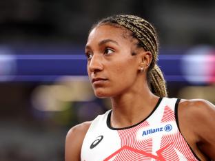 Nafi Thiam in actie op het WK atletiek. Haar kritiek op Belgian Athletics berust deels op een verkeerde, nooit gebruikte quote over een 'lesje leren'.