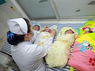 China voert kinderbijslag in.