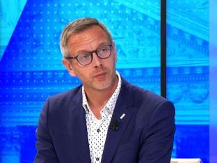 Jean-Pierre Waeytens van Bouwunie in de studio van Trends Kanaal Z.