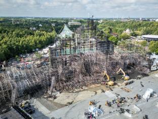 Het hoofdpodium van Tomorrowland werd helemaal vernield door de brand. op 16 juli.