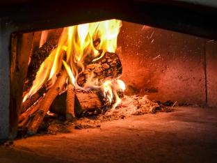 feu ouvert poele à bois cheminée