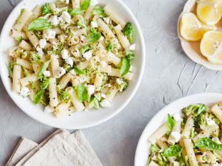 Past altijd: 30 recepten voor pastasalade