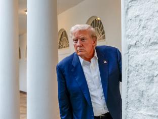Donald Trump in de Rose Garden van het Witte Huis