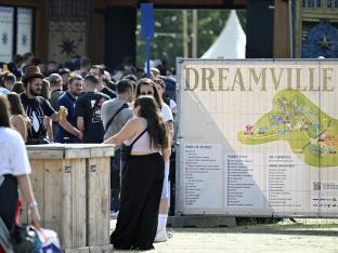 De festivalgangers die intussen al aankwamen, weten nog niet wat ze vrijdag mogen verwachten.