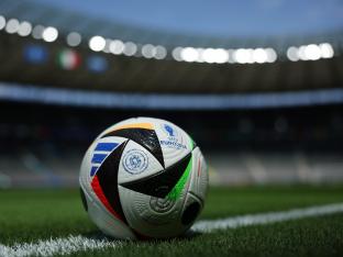 De Adidas Fussballiebe Pro EURO 2024, de officiële matchbal van het EK.