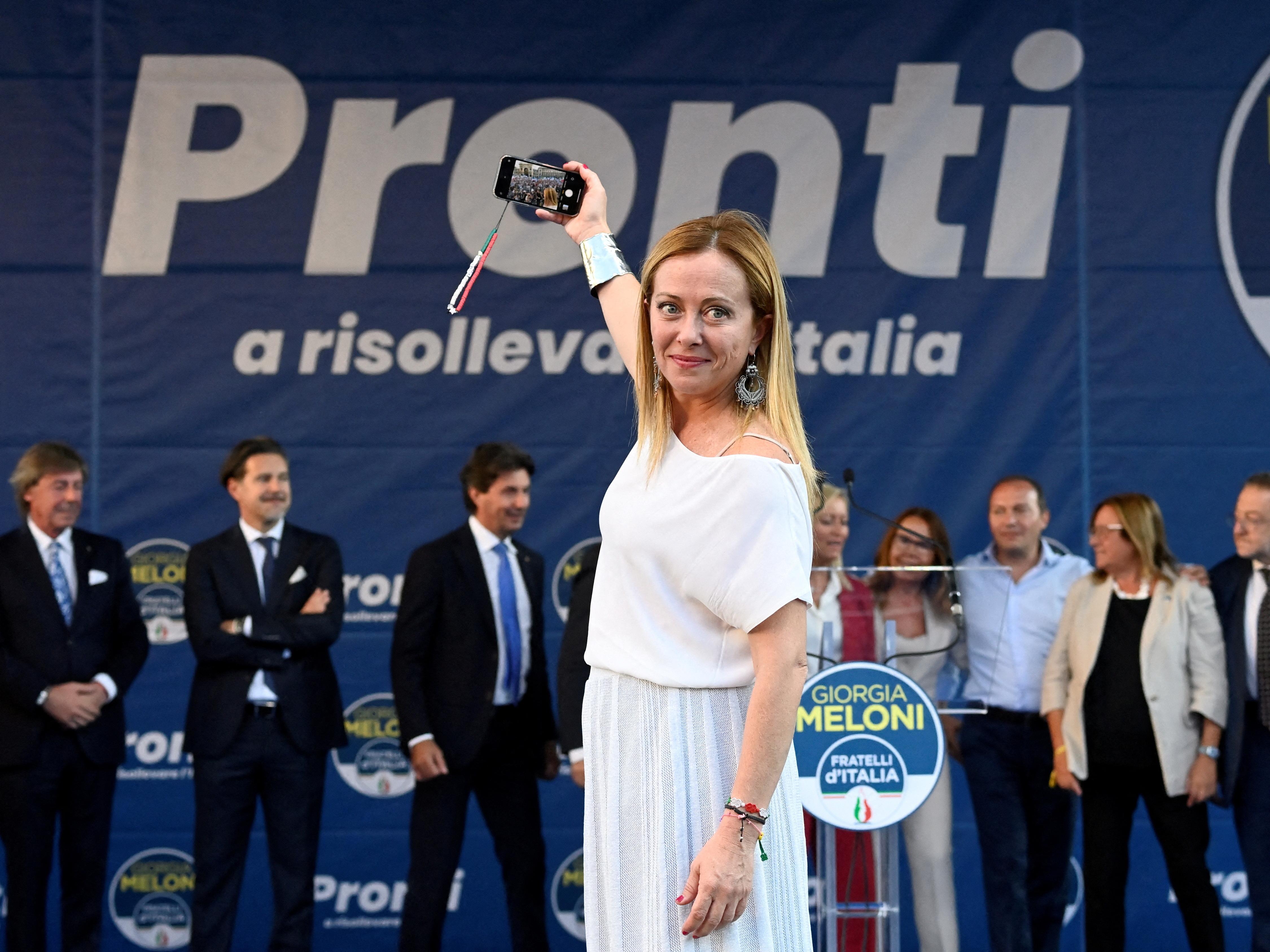 La coalizione di destra mette Giorgia Meloni al centro della scena per vincere le elezioni italiane