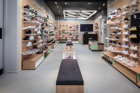 Opmærksom lektie Ord Size? in Antwerpen: exclusieve sneakers en streetwear