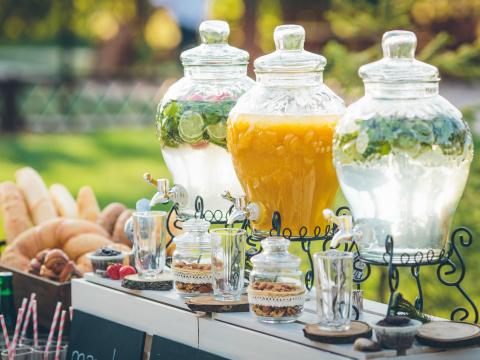 Glass jars of lemonade on wedding candy bar; Shutterstock ID 369040634; Projectnummer: B09773 ; Uitgave: Libelle Lekker; Traffic: Rien Delvaux; Anders: /