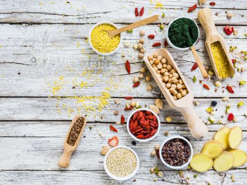 Superfood and healthy food on wooden background. ; Shutterstock ID 570568312; Projectnummer: B09773 ; Uitgave: Libelle Lekker; Traffic: Rien Delvaux; Anders: /