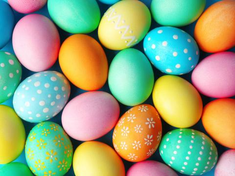 Is het veilig om geverfde eieren te eten?