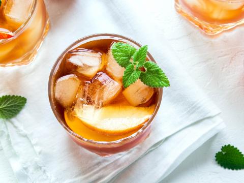 Le thé froid ferait perdre plus de poids que le thé chaud!