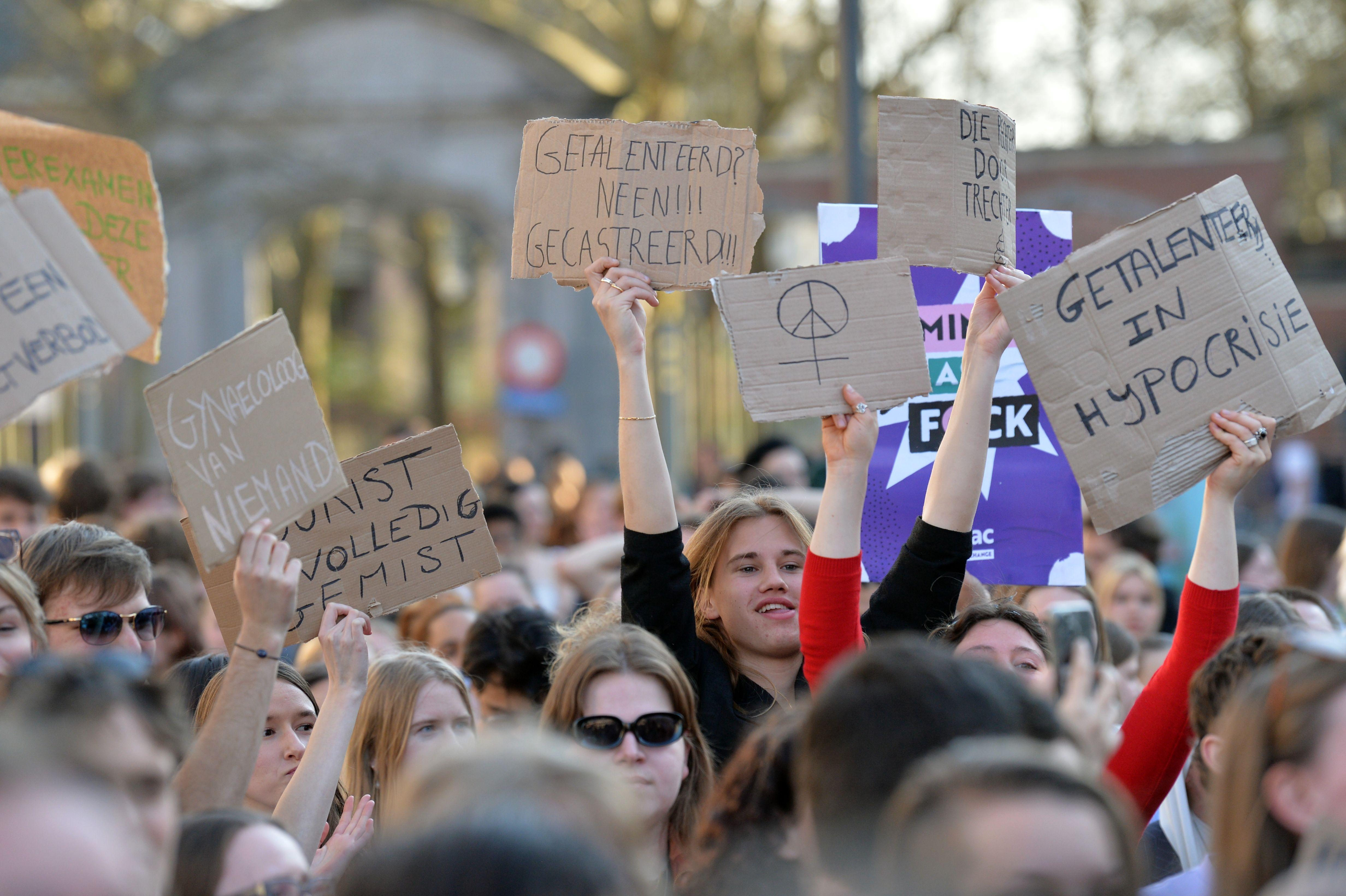 Vele honderden mensen kwamen samen in Leuven om te protesteren tegen een veelbesproken vonnis in een verkrachtingszaak.