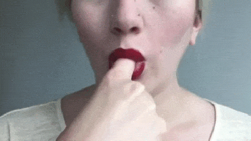 rode lippenstift tanden