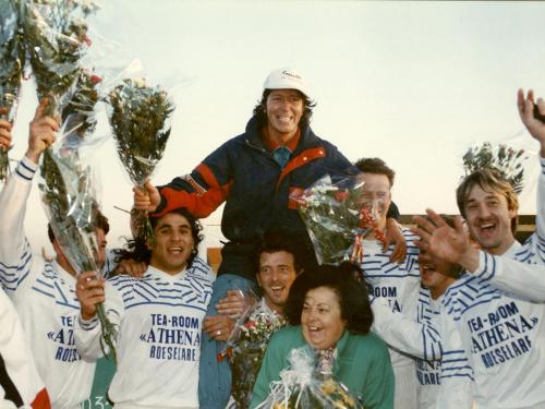 In zijn eerste seizoen bij KFC Lendelede speelde het team meteen kampioen en werd Marc op de schouders gehesen.