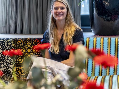 Liesbeth Vangheluwe vertaalt de ervaring die ze opdeed in de toeristische sector in het buitenland naar haar eigen logeerconcept in Kortrijk.