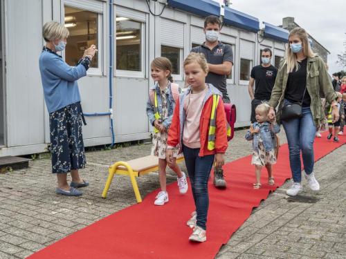 In de Vikingschool in Roeselare werden de kinderen via de rode loper. Het jaarthema is film, fotografie en media.