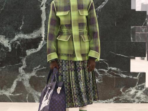 Ook in de mannencollectie van Louis Vuitton zijn er dit seizoen plooirokken te zien.