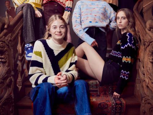 Leuke truien en basic broeken in een vrolijke kleurenmix, van het Belgische tienermerk Indee.