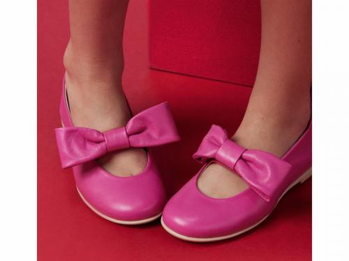 Pink ballerina’sKleurrijke ballerina’s van Emporio Armani. Prijs op aanvraag.