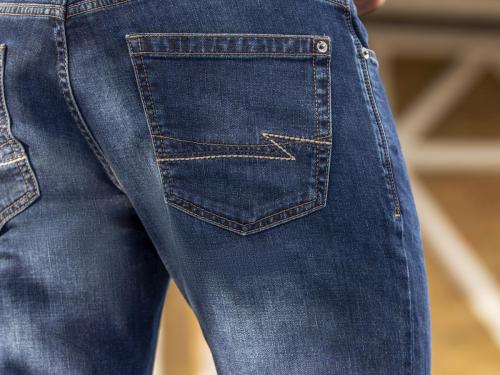 Z van ZiltonHerenjeans (149,95 euro), van de Belgische fabrikant Zilton.