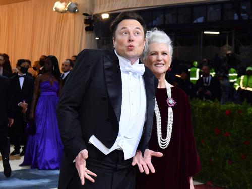 CEO, and chief engineer at SpaceX, Elon Musk and his mother, supermodel Maye Musk, arrive for the 2022 Met Gala at the Metropolitan Museum of Art on May 2, 2022, in New York. - The Gala raises money for the Metropolitan Museum of Art's Costume Institute. The Gala's 2022 theme is "In America: An Anthology of Fashion". (Photo by ANGELA  WEISS / AFP)
