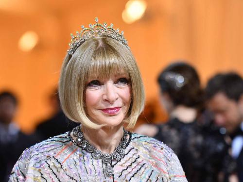 Vogue Editor-in-Chief Anna Wintour arrives for the 2022 Met Gala at the Metropolitan Museum of Art on May 2, 2022, in New York. - The Gala raises money for the Metropolitan Museum of Art's Costume Institute. The Gala's 2022 theme is "In America: An Anthology of Fashion". (Photo by ANGELA WEISS / AFP)