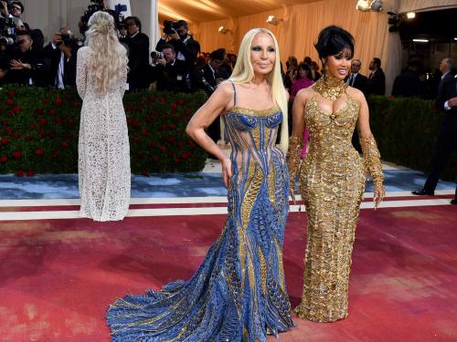 US rapper Cardi B (R) and Italian fashion designer Donatella Versace (L) arrive for the 2022 Met Gala at the Metropolitan Museum of Art on May 2, 2022, in New York. - The Gala raises money for the Metropolitan Museum of Art's Costume Institute. The Gala's 2022 theme is "In America: An Anthology of Fashion". (Photo by ANGELA  WEISS / AFP)