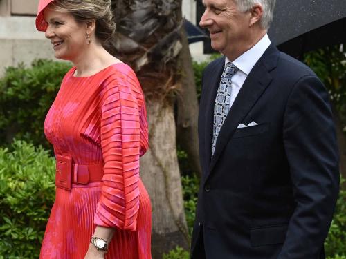 Belgium Queen Mathilde (L) and King Philippe (R) arrive for a meeting with the Greek Prime Minister in Athens on May 2, 2022 as part of the Royal couple three-day visit in Greece, in Athens on May 2, 2022. (Photo by Aris Messinis / AFP)