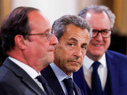 France's former President Nicolas Sarkozy (L) looks on during French President Macron's swearing-in ceremony for a second term as president, at the Elysee Palace in Paris on May 7, 2022. (Photo by GONZALO FUENTES / POOL / AFP)