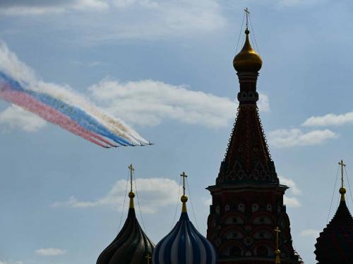 Russian Sukhoi Su-25 jets release smoke in the colours of the Russian flag while flying over Red Square during the general rehearsal of the Victory Day military parade in central Moscow on May 7, 2022. - Russia will celebrate the 77th anniversary of the 1945 victory over Nazi Germany on May 9. (Photo by Kirill KUDRYAVTSEV / AFP)