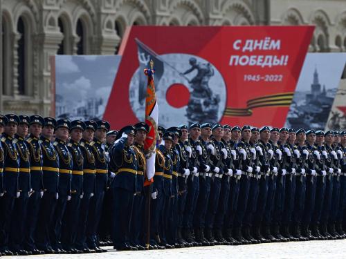 Russian servicemen attend the general rehearsal of the Victory Day military parade at Red Square in central Moscow on May 7, 2022. - Russia will celebrate the 77th anniversary of the 1945 victory over Nazi Germany on May 9. (Photo by Kirill KUDRYAVTSEV / AFP)