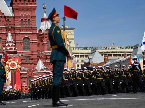 Russian servicemen march on Red Square during the general rehearsal of the Victory Day military parade in central Moscow on May 7, 2022. - Russia will celebrate the 77th anniversary of the 1945 victory over Nazi Germany on May 9. (Photo by Kirill KUDRYAVTSEV / AFP)