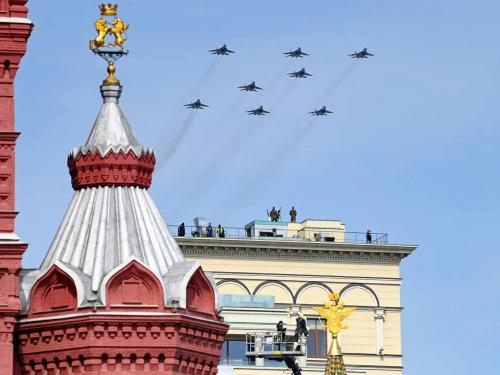 Russian MiG-29SMT jet fighters forming the symbol "Z" in support of Russian military action in Ukraine, fly over central Moscow during the general rehearsal of the Victory Day military parade on May 7, 2022. - Russia will celebrate the 77th anniversary of the 1945 victory over Nazi Germany on May 9. (Photo by Kirill KUDRYAVTSEV / AFP)