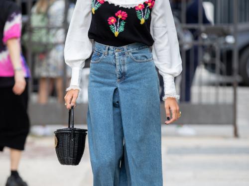 MILAN, ITALY - SEPTEMBER 25: A guest outside MSGM fashion show during the Milan Fashion Week - Spring / Summer 2022 on September 25, 2021 in Milan, Italy. (Photo by Valentina Frugiuele/Getty Images)