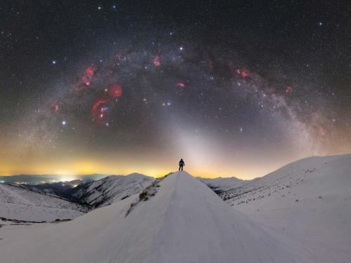 'Winter Sky over the Mountains' gemaakt in Slowakije door Tomáš Slovinský.