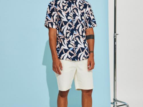 Statement-hemdCoole beach-partylook: bedrukt hemd (39,99 euro) en short (39,99 euro), van Selected Homme
