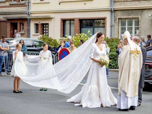 Caroline Philippe arrive at the Eglise Saint-Michel in Pont-l Eveque, on September 03, 2022, forher wedding with Count Charles Henri d'Udekem d'Acoz Photo: Albert Nieboer / Netherlands OUT / Point de Vue OUT