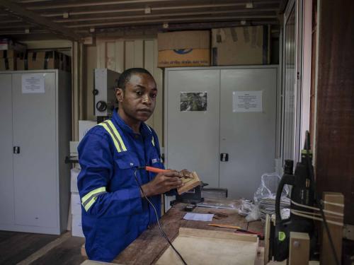 Odin Akatikale, 35, carves into wood samples in Yangambi, 100 km from the city of Kisangani, in the northeastern province of Tshopo, Democratic Republic of Congo, September 2, 2022. - The site, renowned during the time of Belgian colonisation for its research in tropical agronomy, hosts a herbarium that has more than 6000 species. (Photo by Guerchom Ndebo / AFP)