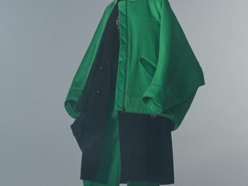 Oversized jas en wijde broek, van Christian Wijnants. Prijs op aanvraag.