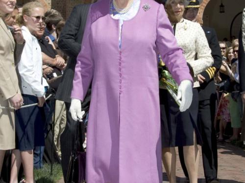 Queen Elizabeth II visits William and Mary College in Williamsburg, Virginia on May 4, 2007. This is the second day of a six day state visit of the United States to commemorate the 400 year anniversary of the Settlement of Jamestown. (Photo by Anwar Hussein/FilmMagic)