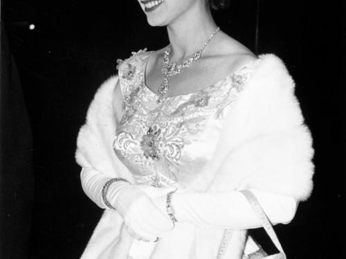 31st October 1955:  A regally adorned Queen Elizabeth II arriving at the Royal Performance of the film 'To Catch A Thief' at the Odeon Cinema, Leicester Square.  (Photo by Monty Fresco/Topical Press Agency/Getty Images)