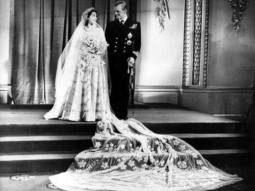20th November 1947:  Princess Elizabeth, and The Prince Philip, Duke of Edinburgh at Buckingham Palace after their wedding.  (Photo by Hulton Archive/Getty Images)