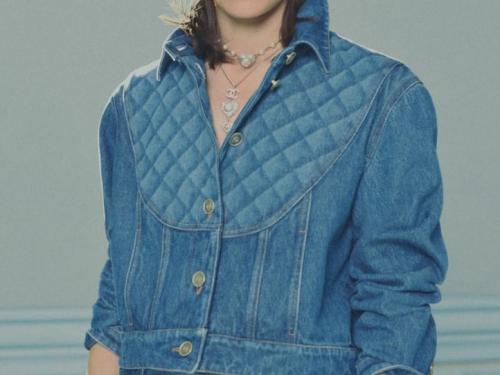 Charlotte Casiraghi in jeansoutfit van Chanel (prijs niet meegedeeld).