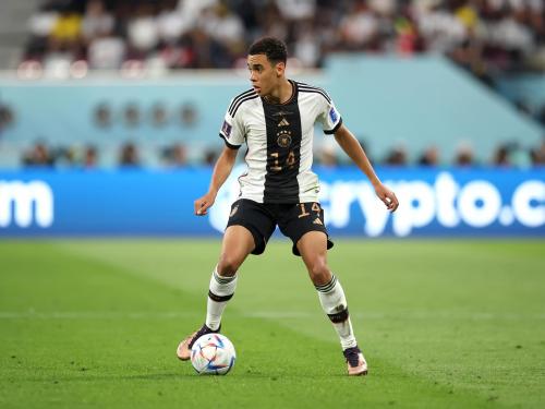 Het lijdt geen twijfel wie dé grote ster van het nieuwe Duitsland zal worden. Jamal Musiala lijkt op zijn negentiende al een routinier bij de Mannschaft en zijn club Bayern München. 100 wedstrijden heeft hij al op de teller bij de Rekordmeister, waarin hij 27 keer scoorde en 17 assists gaf. Daardoor kreeg hij ook bij de Duitse nationale ploeg al zijn kans en zit er aan 18 caps. ‘Dit is magisch, bijna Messiaans. Hoeveel hij waard is? Een kwart miljoen’, was Lothar Matthäus al lyrisch over de youngster. Al had het wel niet veel gescheeld of Musiala had voor Engeland gespeeld. Na 23 wedstrijden voor de Engelse jeugdploegen koos hij vorig jaar voor de wereldkampioen van 2014.
