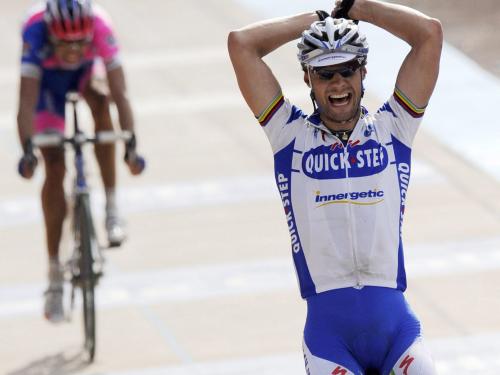 20080413- ROUBAIX, FRANCE: Winner Belgian Tom Boonen of Quick-Step celebrates ahead ahead of Italian Alessandro Ballan of Lampre (L), the 106 th edition of Paris - Roubaix cycling race (259,5 km) between Compiegne and Roubaix, Sunday 13 April 2008.
BELGA PHOTO DIRK WAEM