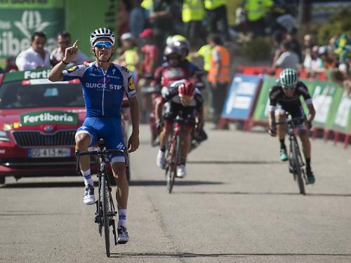 Quick-Step Floors Team's French cyclist Julian Alaphilippe celebrates as he crosses the finish line to win the 8th stage of the 72nd edition of "La Vuelta" Tour of Spain cycling race, a 199,5km route between Hellin to Xorret de Cati on August 26, 2017. / AFP PHOTO / JAIME REINA        (Photo credit should read JAIME REINA/AFP via Getty Images)